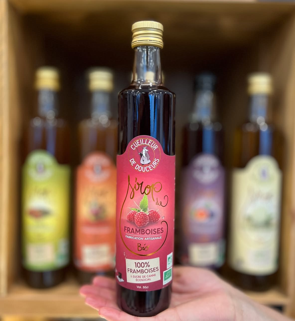 Rayon de sirops artisanaux en boutique