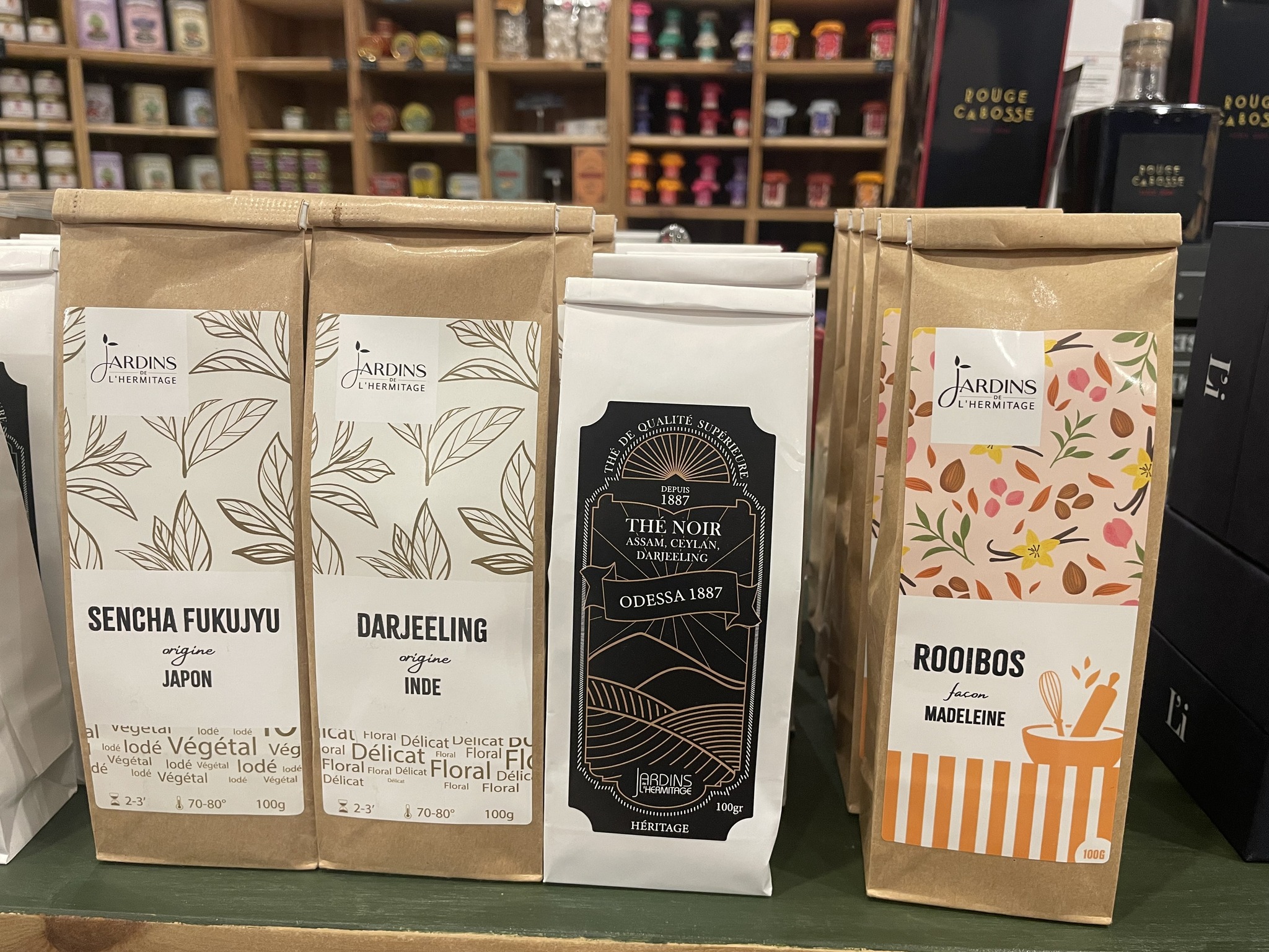 Thés et infusions artisanaux en boutique